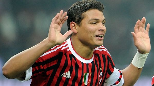 صورة أرشيفية لتياغو سيلفا حينما كان يلعب في صفوف ميلان