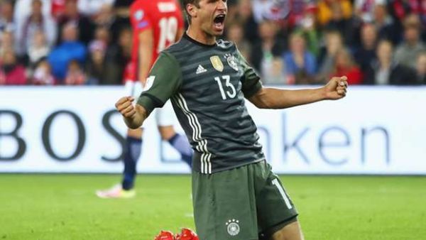 مولر يقود ألمانيا للفوز