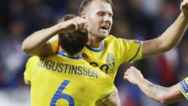 تويفونين يحتفل بهدفه