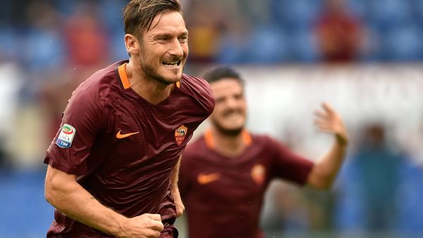 الأسطورة توتي يقود روما للفوز