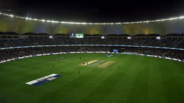 Sri Lanka and Bangladeshi cricketers play during the one day international (ODI) Asia Cup cricket match between Bangladesh and Sri Lanka at the Dubai International Cricket Stadium in Dubai on September 15, 2018.
ISHARA S. KODIKARA / AFP
