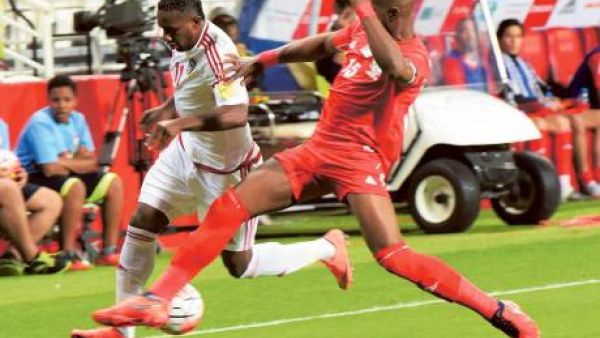 Ahmed Khalil fends off a challenge from Abdallatif Al Bahdari (source: Gulf News)