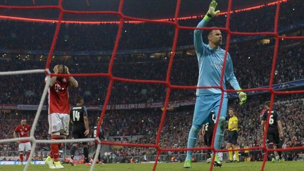 أهدر آرتورو فيدال ركلة جزاء مثيرة للجدل كان من شأنها منح بايرن الأفضلية نهاية الشوط الأول حينما كان متقدماً بهدفٍ نظيف