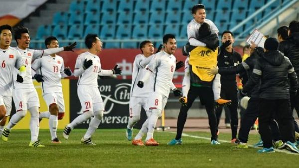 Scenes at the final whistle after Vietnam win the penalty shootout. (AFC.com)