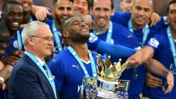 مورغان يرفع كأس الدوري الإنجليزي