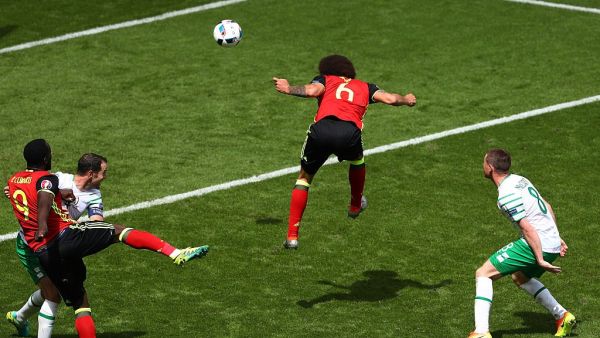 فيتسيل يرتقي مسجلاً هدف بلجيكا الثاني