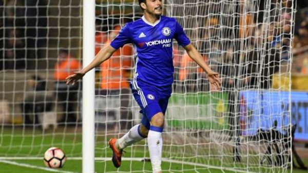 بيدرو يحتفل بهدفه