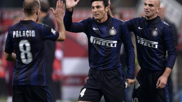 خافيير زانيتي (وسط)