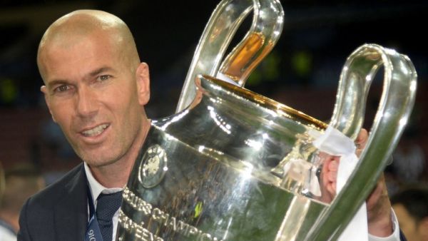 Real Madrid's French coach Zinedine Zidane poses with the trophy after Real Madrid won the UEFA Champions League final football match between Real Madrid and Atletico Madrid at San Siro Stadium in Milan, on May 28, 2016.
Filippo MONTEFORTE / AFP