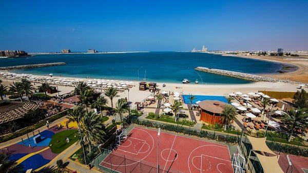 أوضحت إدارة الفندق أن هذه الباقات الشهرية مصممة خصيصًا لملائمة الأطفال والعائلات.