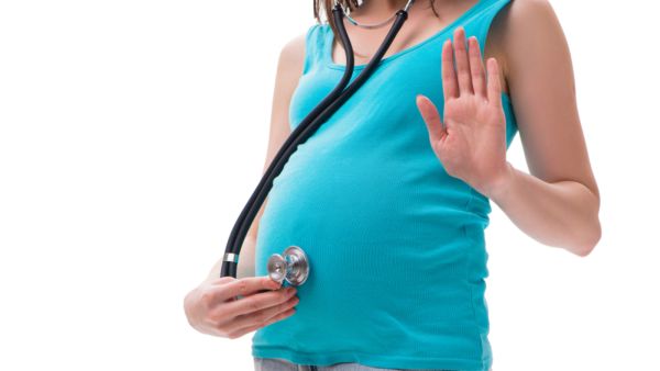 من أسباب توقف نبض الجنين التفاف الحبل السري حول عنق الجنين