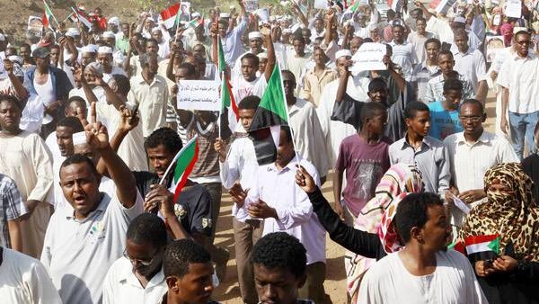  المعارضة نجحت في تنظيم احتجاجات سلمية بالخرطوم وأم درمان 