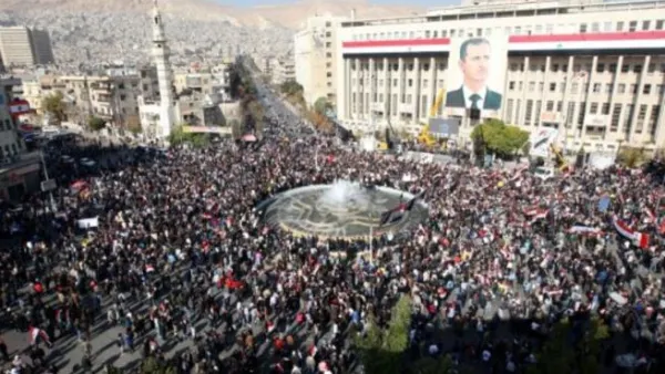 حشود غفيرة من السوريين في ساحة السبع بحرات بدمشق تاييدا للأسد