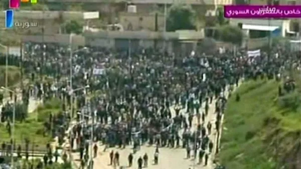 متظاهرون في مدينة درعا جنوب سوريا 