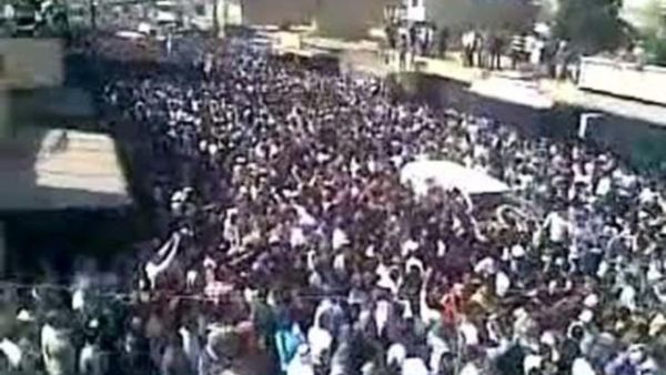 50 ألف شخص يشيعون المعارض الكردي تمو في القامشلي 