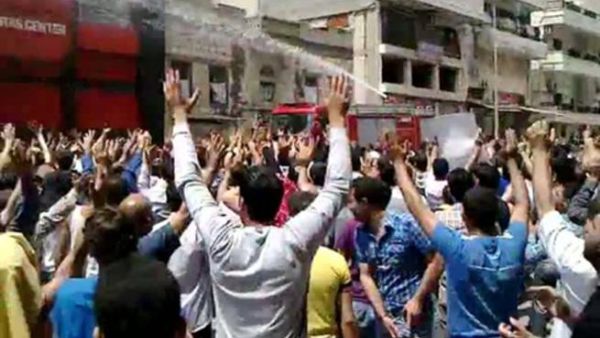 من إحتجاجات السوريين ضد النظام.