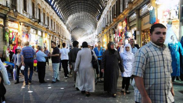 Syrians shop in the covered market in centreal Damascus on July 9, 2013 as they prepare for the Muslim holy fasting month of Ramadan.( AFP PHOTO / STR)