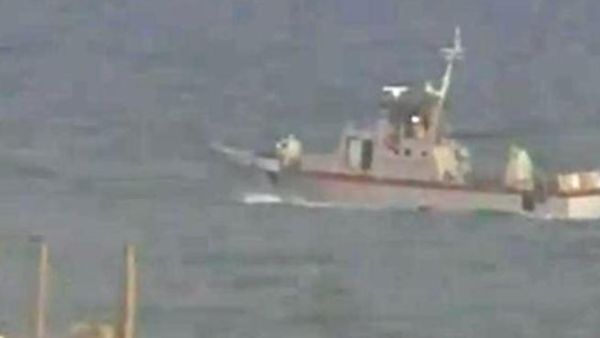 زورق حربي سوري مقابل شواطىء اللاذقية