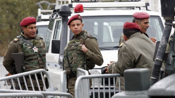 Tunisian soldiers stand guard outside a Tunis military court.  (AFP/Salah Habibi)