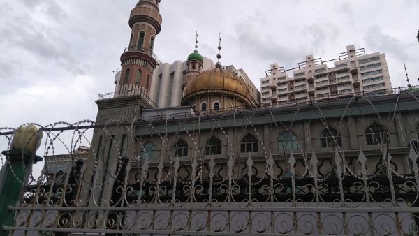 Yan'anlu Mosque in Urumqi, Xinjiang closed off by razor wire. Courtesy of Dr. Joanne Smith Finley Yan'anlu Mosque in Urumqi, Xinjiang closed off by razor wire. Courtesy of Dr. Joanne Smith Finley