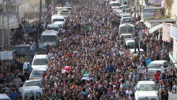 Mourners carry the bodies of Palestinian militants Khaled al-Najjar  and Mussa Fanasheh during their funeral procession on November 27, 2013 in the West Bank village of Yatta, near Hebron. [AFP/Hazem Bader]