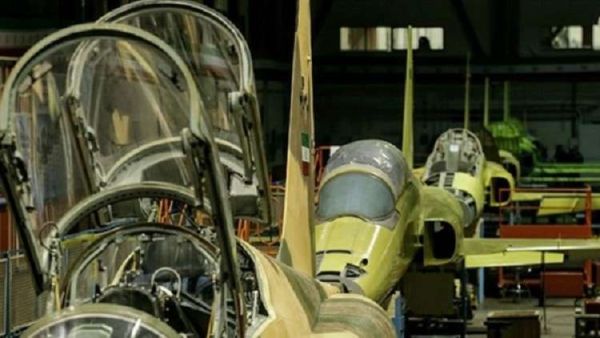 تدشين خط الإنتاج التسلسلي للطائرة الإيرانية المقاتلة "كوثر"