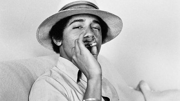  U.S. President Barack Obama back in high school when he used to smoke pot. [newsbusters.com]