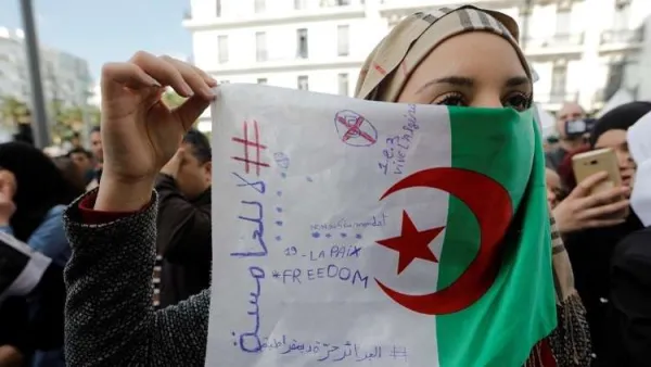 المدن الجزائرية تشهد مظاهرات رافضة للولاية الخامسة
