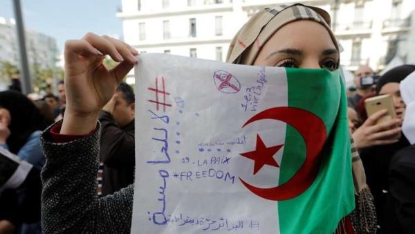 المدن الجزائرية تشهد مظاهرات رافضة للولاية الخامسة