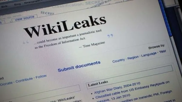أدلة تثبت تخابر روجر ستون المستشار السابق لترامب مع موقع ويكيليكس