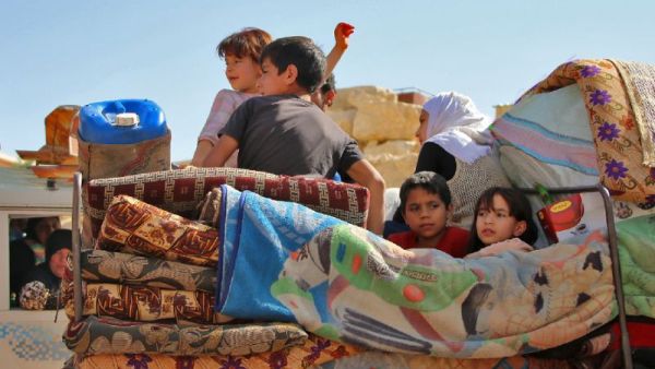 Syrian refugee children on a vehicle (AFP Photo/STRINGER)