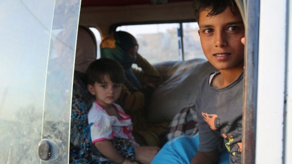 Syrian-Kurds return to the northeastern Syrian city of Hasakeh on August 23, 2016, after regime forces and Kurdish fighters agreed to a truce following a week of clashes. (AFP/Delil Souleiman)