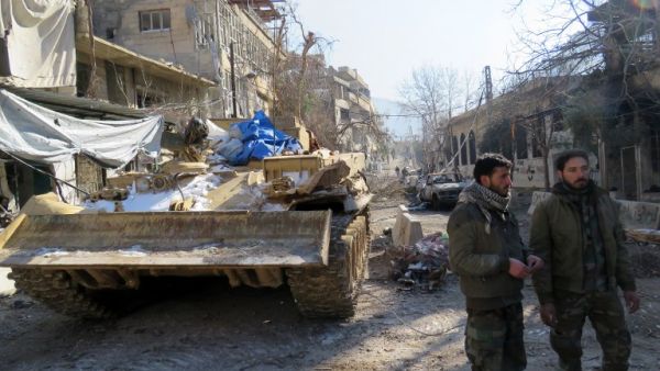 Pro-Syrian regime fighters patrol around the area of the Ain al-Fijeh water pumping station, in the countryside of Damascus, on January 29, 2017. (AFP/File)  Pro-Syrian regime fighters patrol around the area of the Ain al-Fijeh water pumping station, in the countryside of Damascus, on January 29, 2017. (AFP/File)