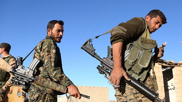 Syrian opposition forces near Raqqa, 2017. (AFP/ Delil Souleiman) 