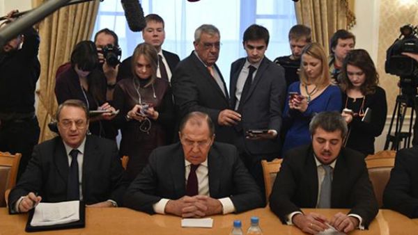 Russian Foreign Minister Sergei Lavrov (C) meets with representatives of Syria’s opposition in Moscow on January 27, 2017. (AFP)
