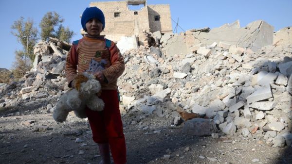 الهجمات قتلت عشرات المدنيين، وبينهم أطفال، لجأوا إلى المدرسة