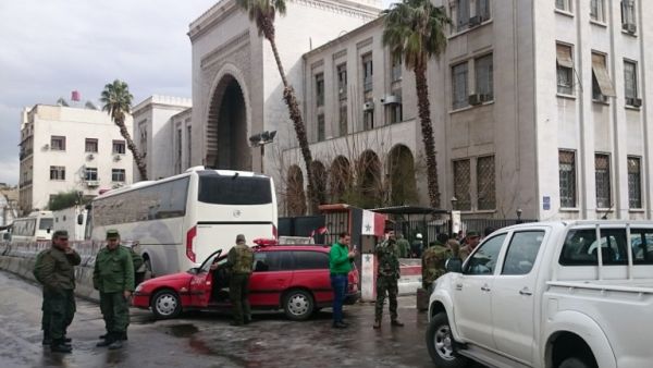 Syrian security forces cordon off the area following a reported suicide bombing at the old palace of justice building in Damascus on March 15, 2017. (AFP/Stringer)