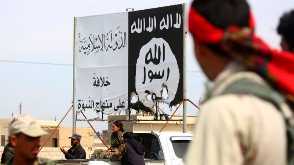 Kurdish fighters engaged in the battle against Daesh in Raqqa (file photo)
