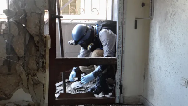 A United Nations arms expert collects samples from suspected chemical weapons attack site in Syria. (AFP/ File Photo)