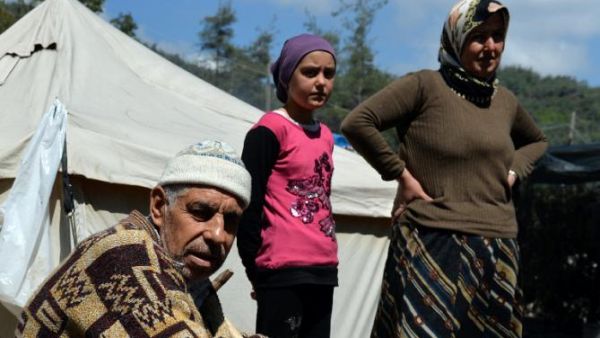 Syrian Turkmen at a camp on the border. (AFP/File)
