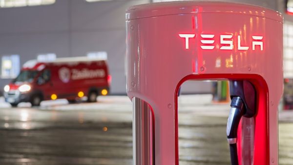 Tesla’s shares, already down nearly 10 percent from their level on 7th August, just before Musk tweeted that he had “funding secured” for a buyout at $420 a share, fell 5 percent in trading in Germany to $263.50. (Shutterstock)