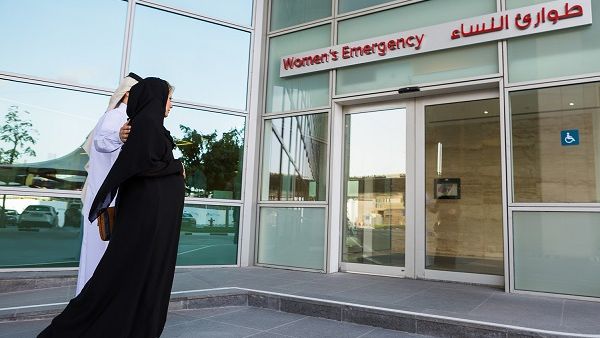 يتولى مركز صحة المرأة والأبحاث توفير خدمات الرعاية التي تلبي الاحتياجات الفردية لكل امرأة وعائلتها وذلك تحت إشراف فريق متعدد الاختصاصات من الأطباء من ذوي الكفاءات العالية والممرضين الماهرين وموظفي الدعم المتخصصين. 