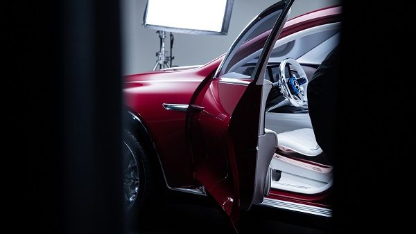 The design of the new concept, based on an exclusive high-end sedan and an SUV, follows the philosophy of Sensual Purity. 