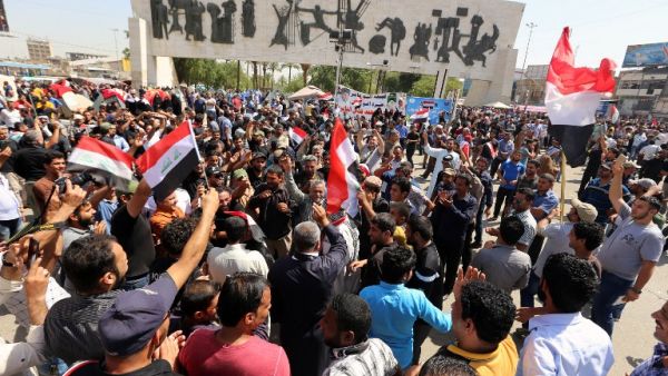 Thousands of Iraqis gather to protest for sweeping government reforms. (AFP/Sabah Arar)