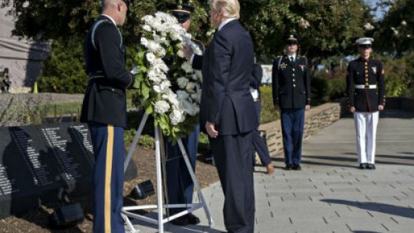 وصوت 33 سيناتورا ديموقراطيا وثلاثة جمهوريين لإنهاء الإذنين القديمين باللجوء إلى القوة العسكرية.

