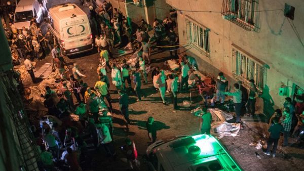 Ambulances and first-responders arrive to the site of an explosion at a wedding in Gaziantep, Turkey, on August 20, 2016. (AFP/File)