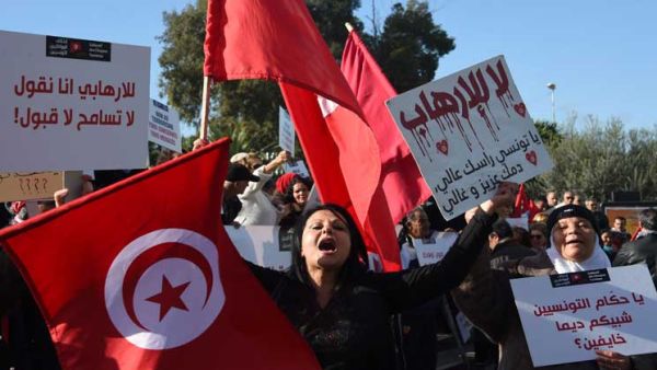 المتظاهرون رددوا شعارات من قبيل “لا توبة.. لا حرية.. للعصابة الارهابية”