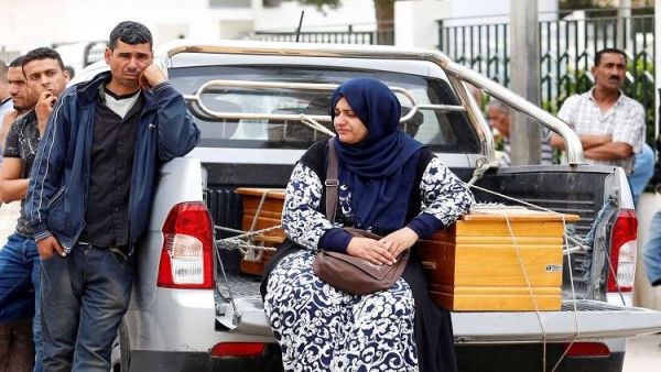 أهالي الضحايا ينتظرون استلام جثث أبنائهم
