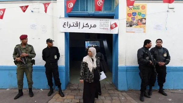 السبسي حث الحكومة على وضع برامج من شأنها الحد من معدلات البطالة 