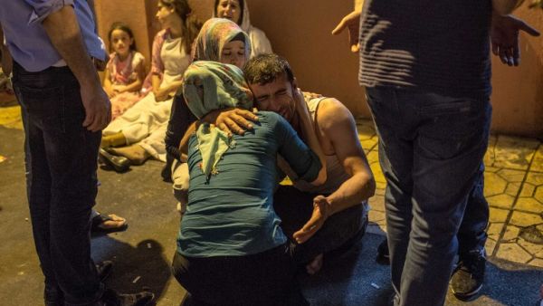 Relatives grieve at hospital August 20, 2016 in Gaziantep following a late night militant attack on a wedding party in southeastern Turkey. (AFP/Ahmed Deeb)